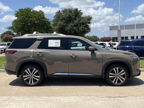 2025 Nissan Pathfinder Platinum 4WD