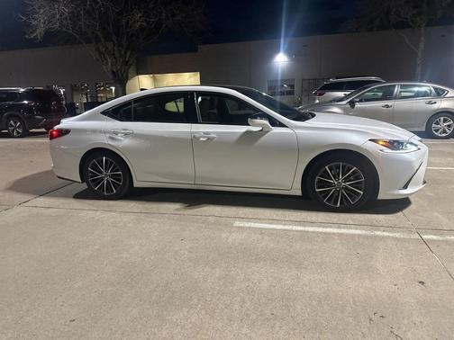 2023 Lexus ES 350 Base