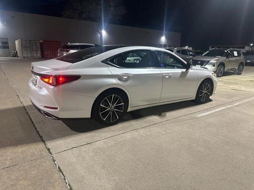 2023 Lexus ES 350 Base