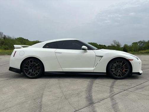 2023 Nissan GT-R Premium Dual-clutch 6-Speed Transmission
