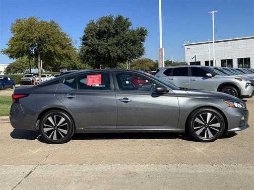 2022 Nissan Altima 2.5 SV