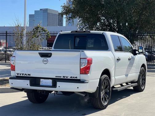2024 Nissan Titan SV