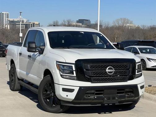 2024 Nissan Titan SV
