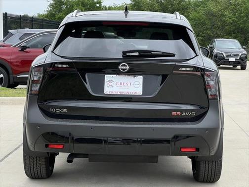 2025 Nissan Kicks SR