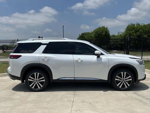 2025 Nissan Pathfinder Platinum 4WD