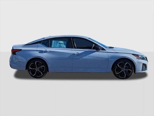 2025 Nissan Altima SR FWD