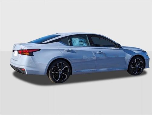 2025 Nissan Altima SR FWD
