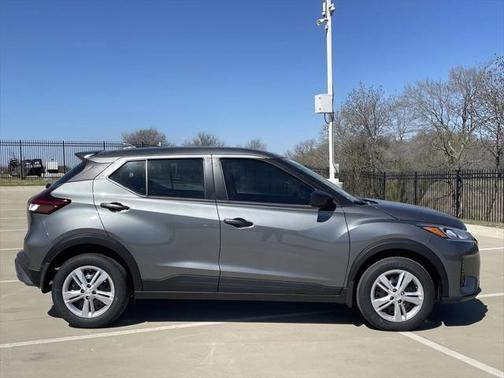 2025 Nissan Kicks S