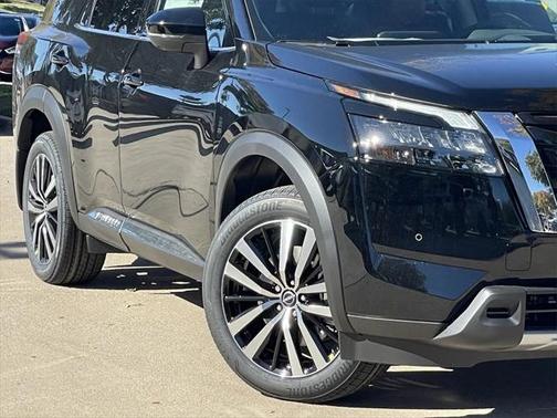 2025 Nissan Pathfinder Platinum FWD