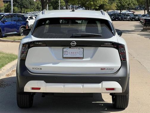 2026 Nissan Kicks SR