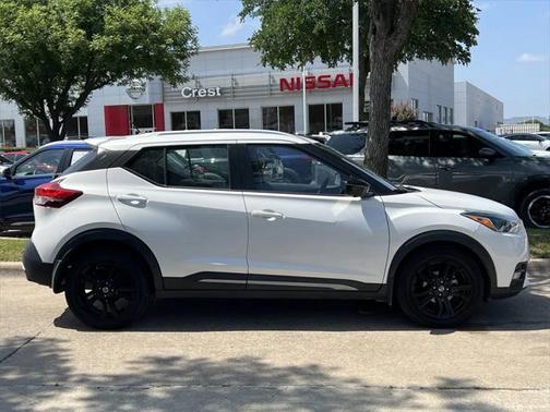 2020 Nissan Kicks SR