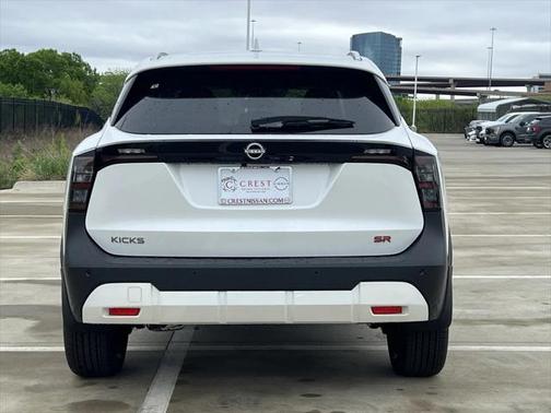 2025 Nissan Kicks SR