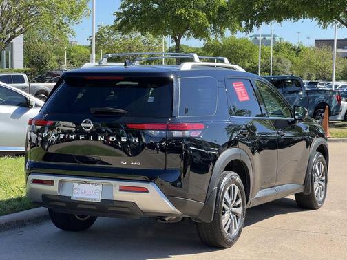 2025 Nissan Pathfinder SL 4WD