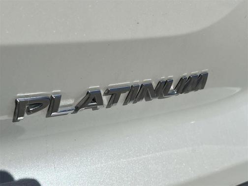 2024 Nissan Pathfinder Platinum FWD
