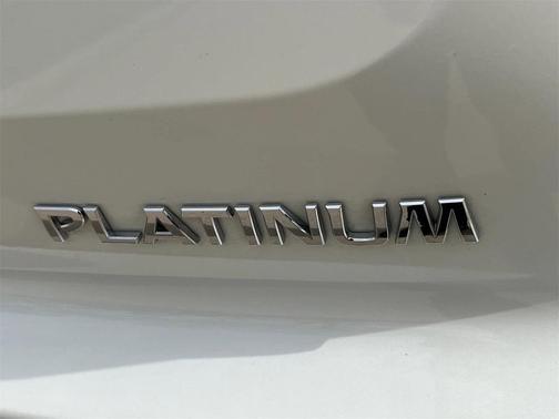 2024 Nissan Pathfinder Platinum FWD