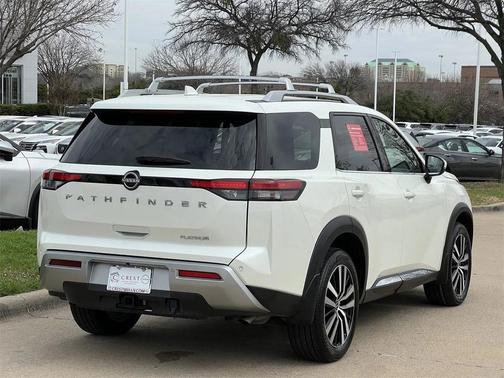 2024 Nissan Pathfinder Platinum FWD