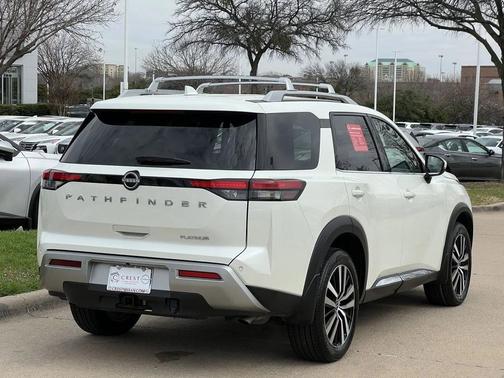 2024 Nissan Pathfinder Platinum FWD