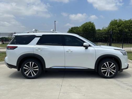 2025 Nissan Pathfinder Platinum 4WD