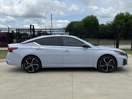 2023 Nissan Altima SR FWD