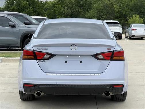 2023 Nissan Altima SR FWD
