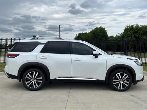 2025 Nissan Pathfinder Platinum FWD
