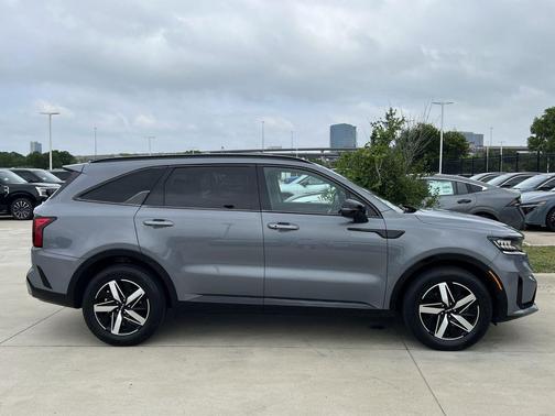 Everlasting Silver 2022 Kia Sorento EX