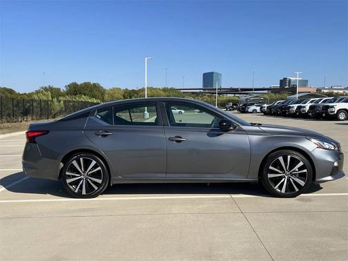 2021 Nissan Altima SR FWD
