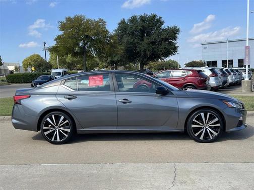 2021 Nissan Altima SR FWD