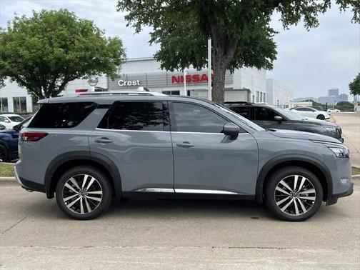 2025 Nissan Pathfinder Platinum 4WD