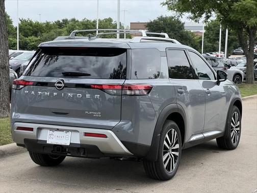2025 Nissan Pathfinder Platinum 4WD