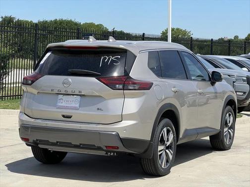 2025 Nissan Rogue SL
