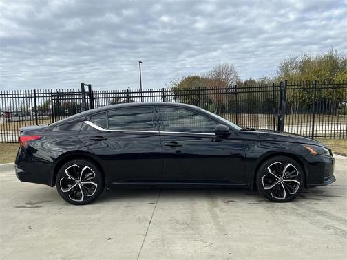 2023 Nissan Altima SR Intelligent AWD