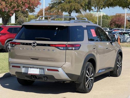 2025 Nissan Pathfinder Platinum FWD