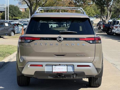 2025 Nissan Pathfinder Platinum FWD