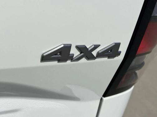 Glacier White 2026 Nissan Frontier SV