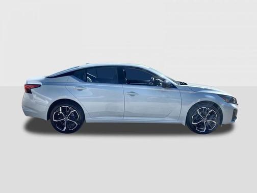 2025 Nissan Altima SR AWD