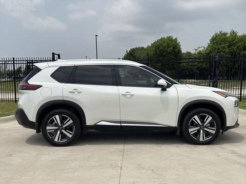 2022 Nissan Rogue SL