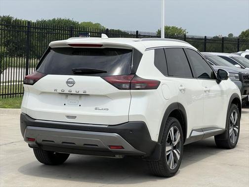 2022 Nissan Rogue SL