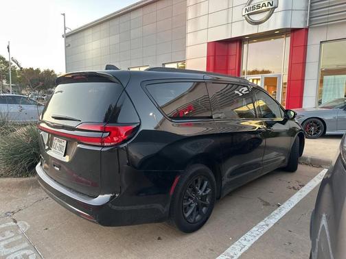 2021 Chrysler Pacifica Touring