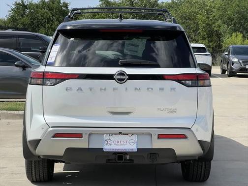 2025 Nissan Pathfinder Platinum 4WD