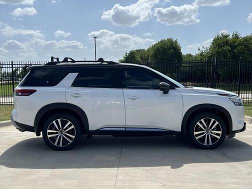 2025 Nissan Pathfinder Platinum 4WD