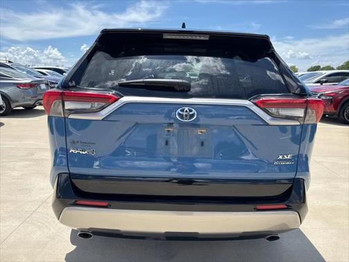 2022 Toyota RAV4 Hybrid SE
