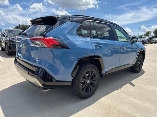 2022 Toyota RAV4 Hybrid SE