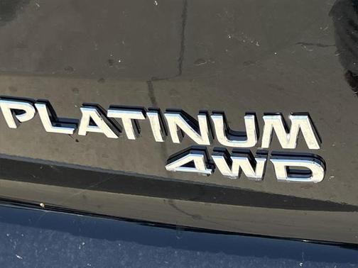 2025 Nissan Pathfinder Platinum 4WD