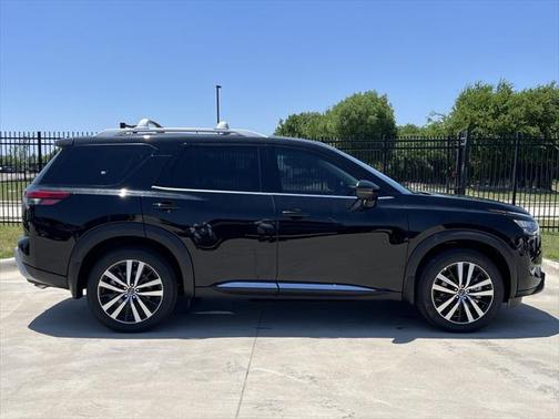 2025 Nissan Pathfinder Platinum 4WD