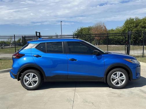 2025 Nissan Kicks S