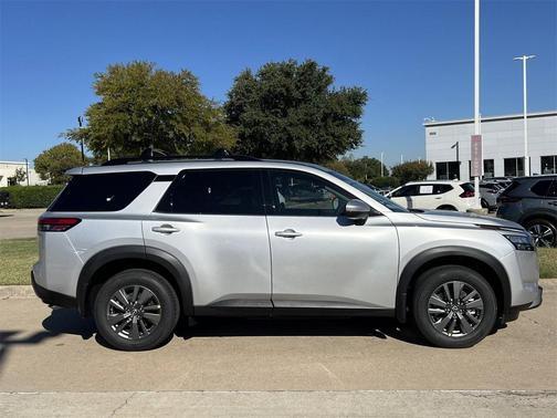 2025 Nissan Pathfinder SV FWD