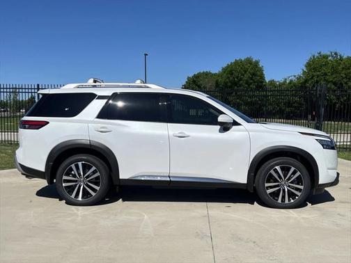 2025 Nissan Pathfinder Platinum 4WD