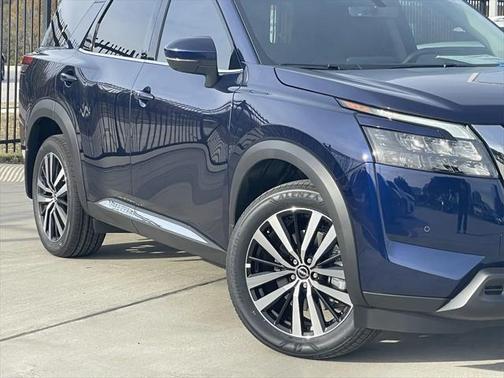 2025 Nissan Pathfinder Platinum FWD