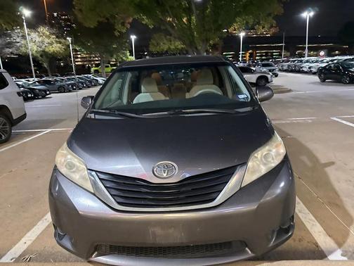 2012 Toyota Sienna LE